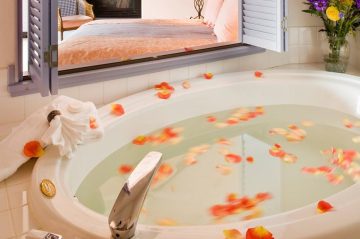 Bathtub in Gauguin Room at Arch Cape Inn