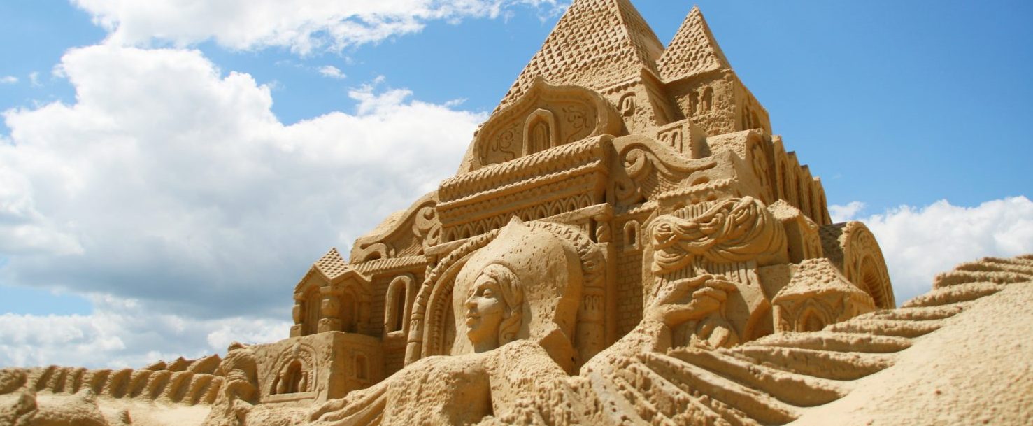 Spend A Fun Day At The Cannon Beach Sandcastle Contest Arch Cape Grand Sandcastle During Cannon Beach Contest