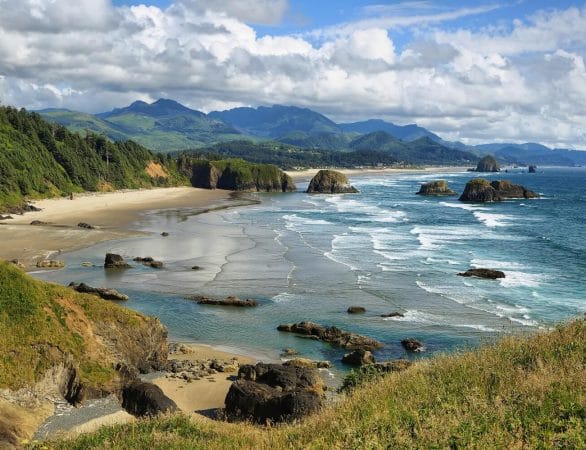 Oregon Coast is a very rugged and beautiful. The Oregon Coast make a great romantic destination and staying at a Bed and Breakfast is a great idea.